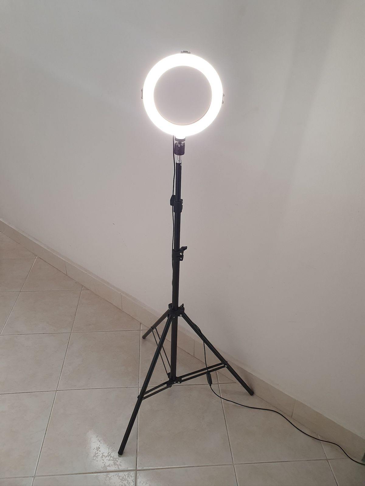 ARO DE LUZ DE 20 CM CON TRIPODE